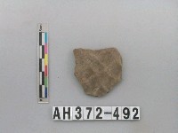 藏品(灰褐色細砂陶片)的圖片